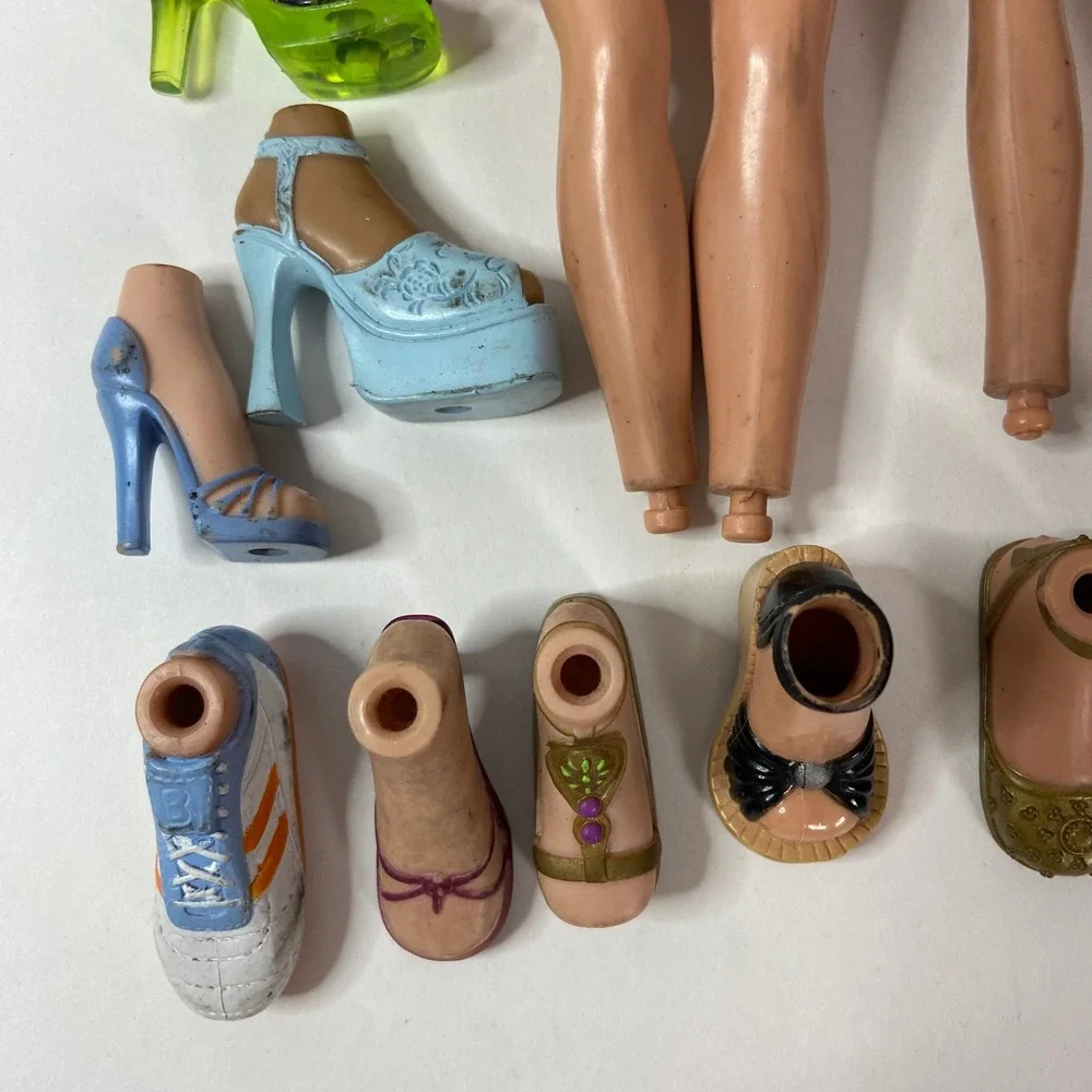 Bratz Doll Lot Male and Female Figures with Shoes & Bag for Parts or Repair